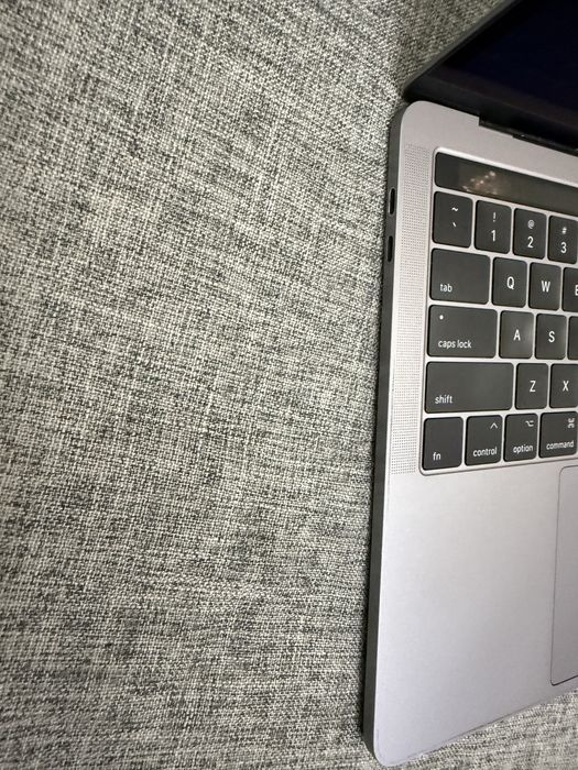 Macbook Pro Touchbar A1706. i5/8/256