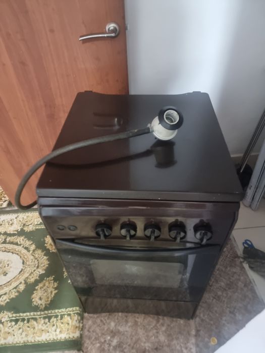 Продам газ плиту
