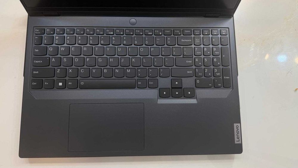 Lenovo Legion Pro 5 RTX 4070 140W Ryzen 7 7745HX 32GB RAM 1TB