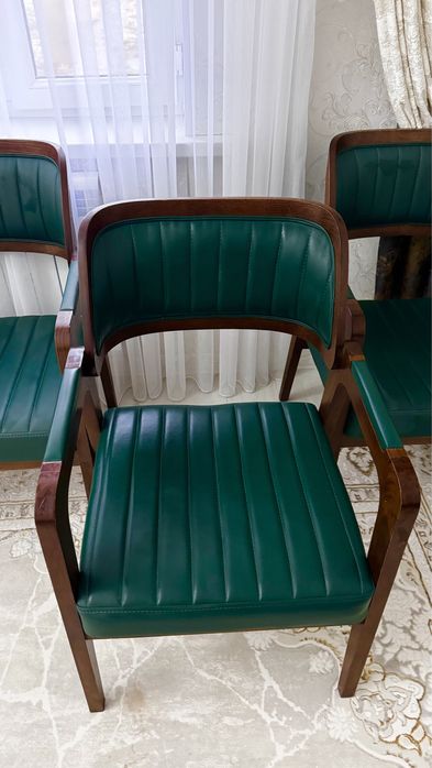 Диван, стол, стулья