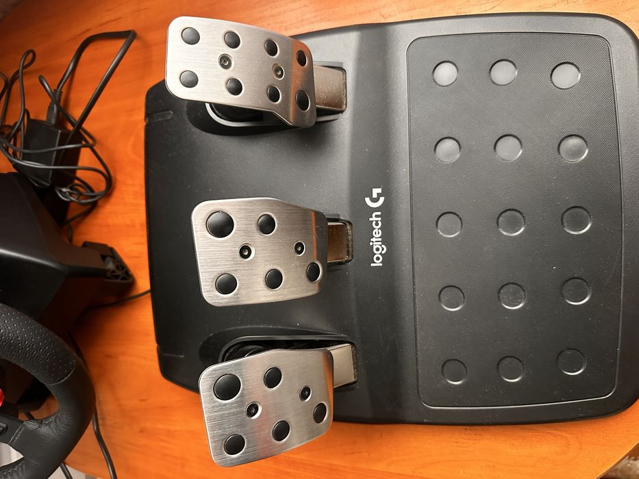 Volan logitech driving force g29