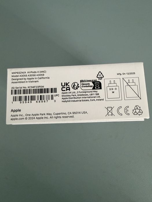 AirPods 4 cu anularea activă a zgomotului