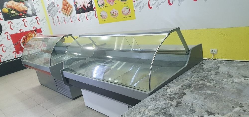 Продаётся 2 холодильник витрина.