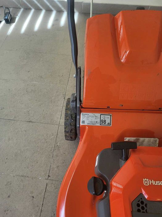 Vand Husqvarna  LC253S