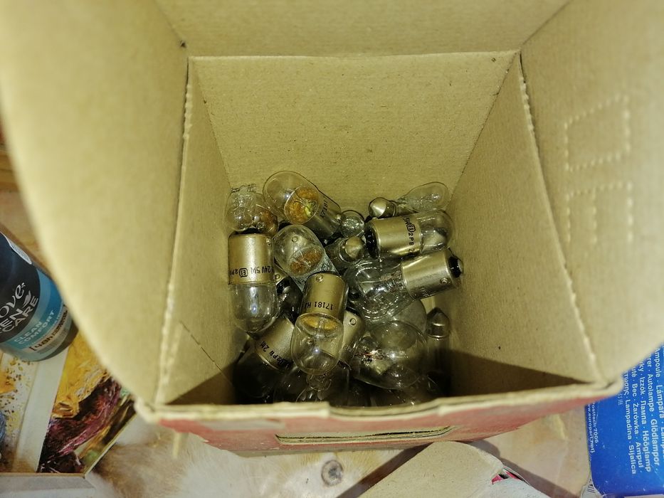 24 волтови крушки различни видове всичките за 60 лв