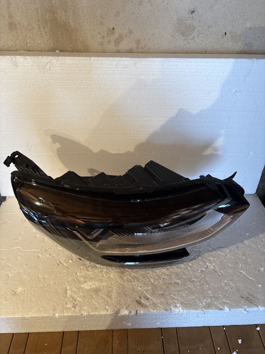 Фар Renault Megane 4