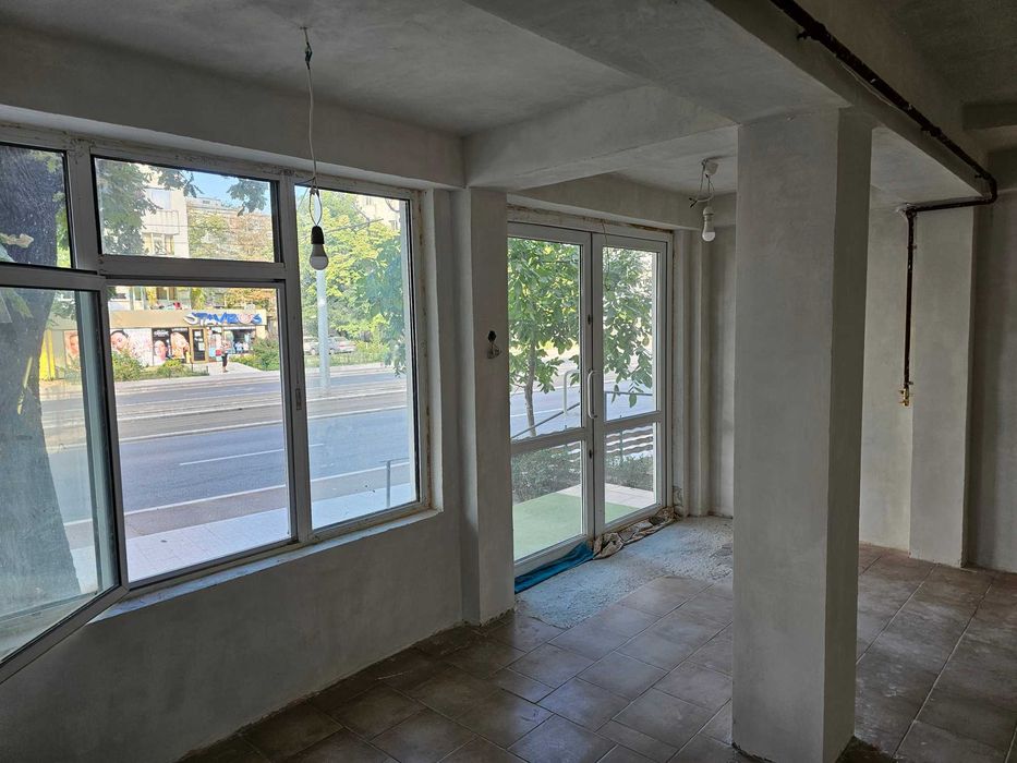 Vanzare spatiu comercial stradal Siderurgistilor