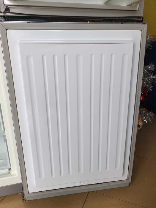 Хладилник с фризер