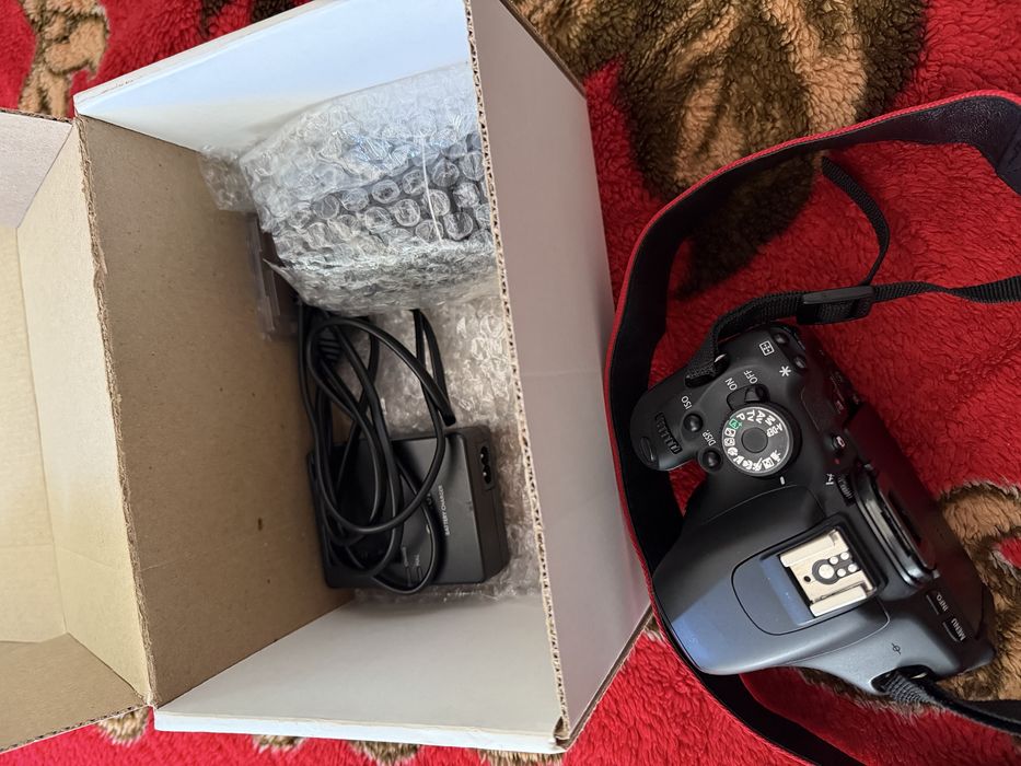Canon EOS 600D Kit 18-55 II — как новая