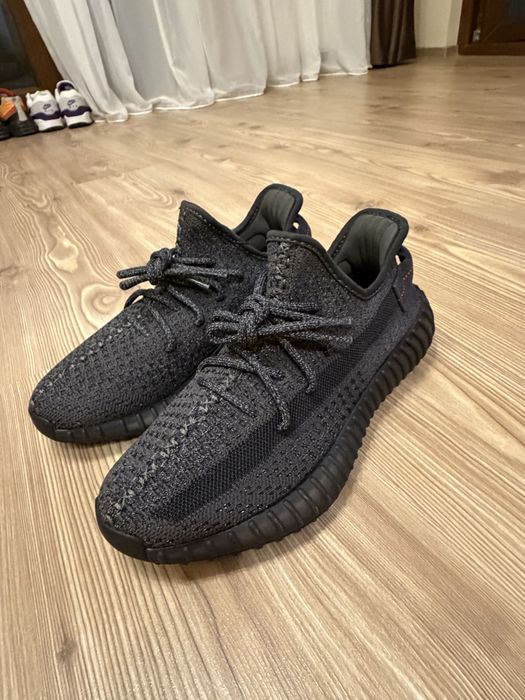 Yeezy 350 noi cu etichete