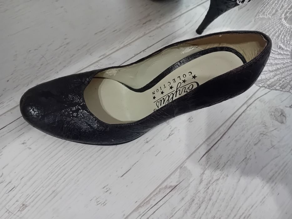 Pantofi din piele naturala, maro cu model ,preț 150 ron