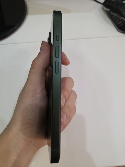 iPhone 13 в хорошем состоянии