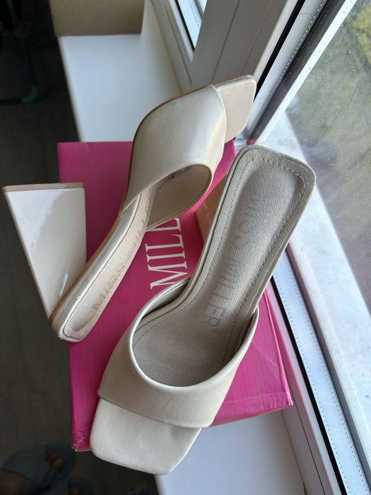 Обувь женская модная