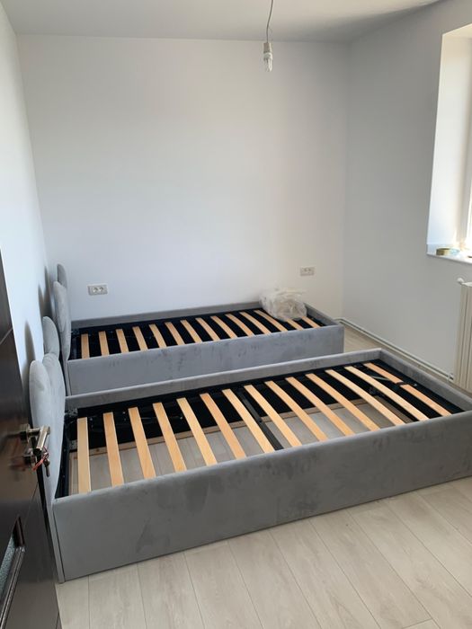 2 paturi copii 90x200 cu lada depozitare + saltele Mobexpert
