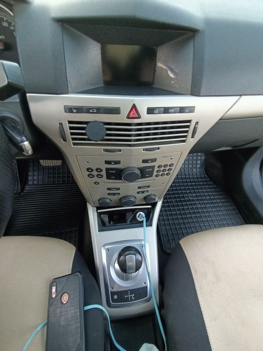 Продам машину Опель астра 2008 года.