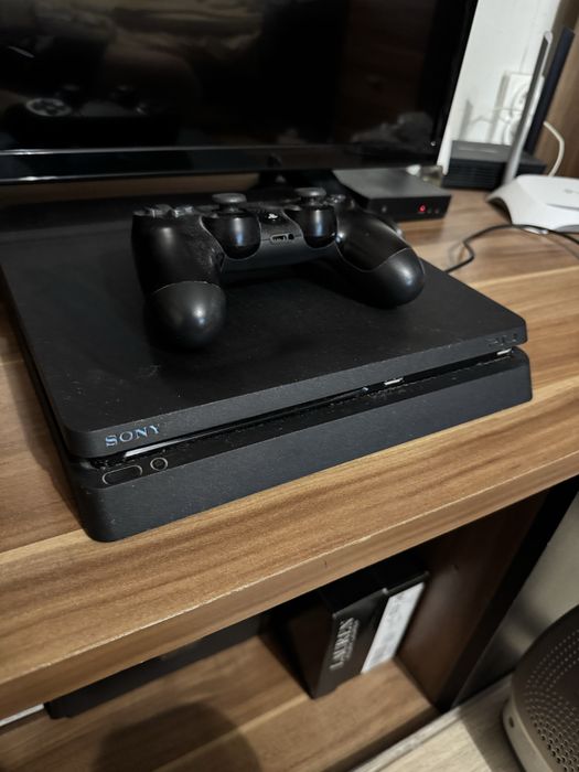 PlayStation 4 Slim 860gb– Отлично състояние