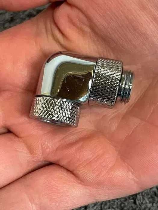 Fiting adaptor in unghi de 90 grade