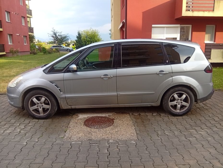 Vând Ford S-Max.