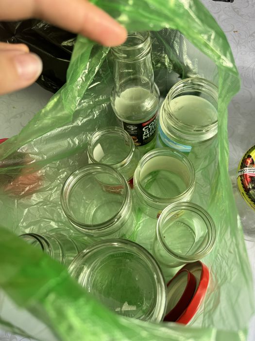 Отдам банки за шоколадку