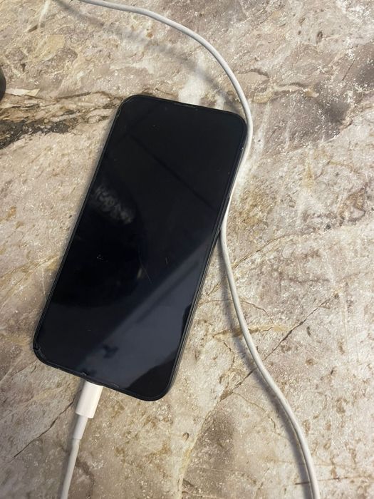 Айфон 13 в хорошем состоянии