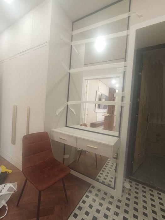 Зеркала с рамками и подсветкой