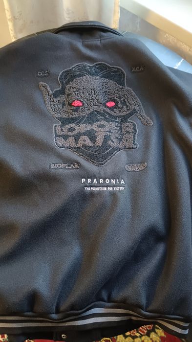 Продам бомбе,куртка новая