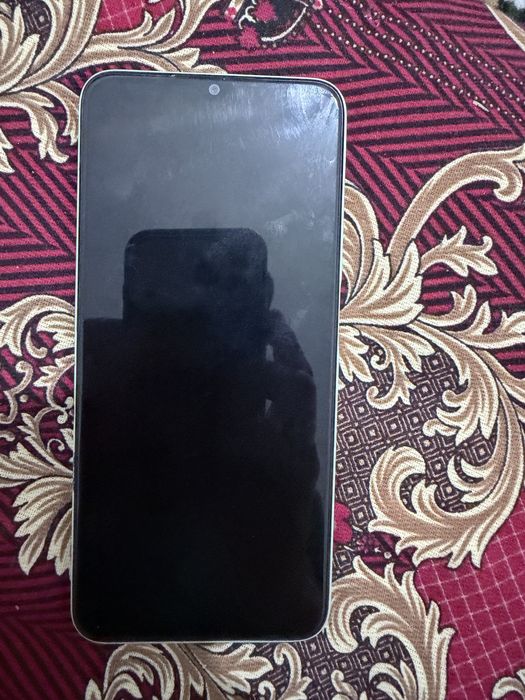 Realmi s35 holati ideal