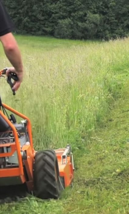 Косене на трева и почистване на затревени терени и соларни паркове