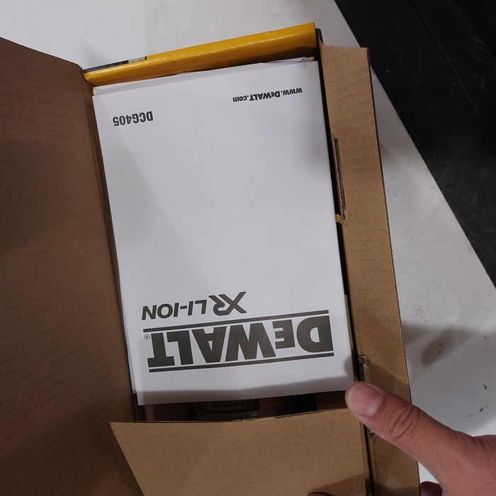 НОВ безчетков акумулаторен ъглошлайф Девалт Dewalt DCG405 18V