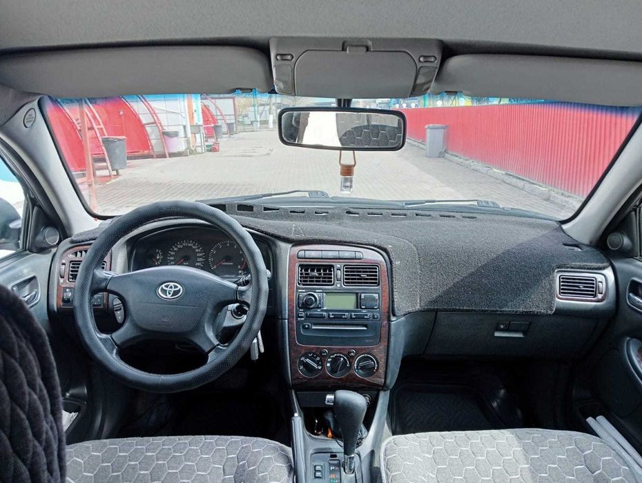 Тойота Авенсис 2001 год.