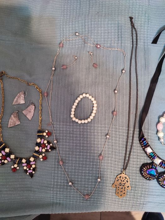 Set accesorii dama cu lantisoare, cercei si broșe