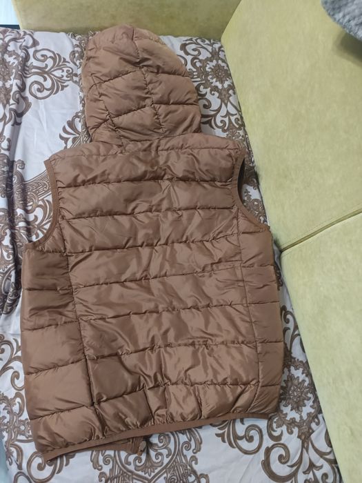 Vînd vestă H&M mărimea S