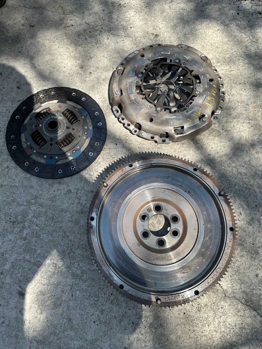 Kit ambreiaj Vw Golf 7 1.6 TDI cod 04l141025C an 2013 - 2018 Leon A3