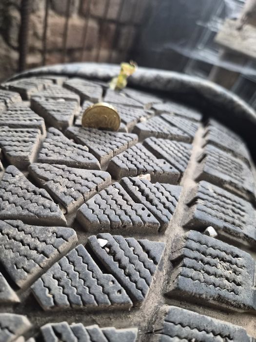 Продавам зимни гуми Bridgestone Blizzak DM -V2  235/55R19 105T