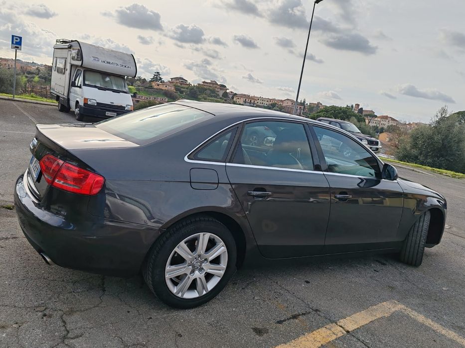 Vand Audi a4  2.7 diesel automat foarte bine întreținută!