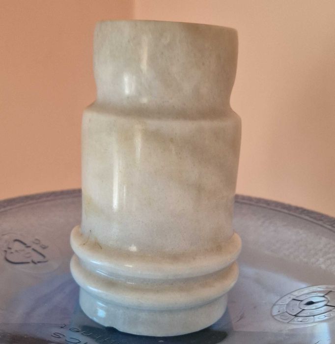 Мраморни масивни вази