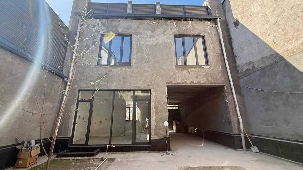 4х уровневый Дом, 9- комнат, с 2 террасами, ор-р Саламатина.