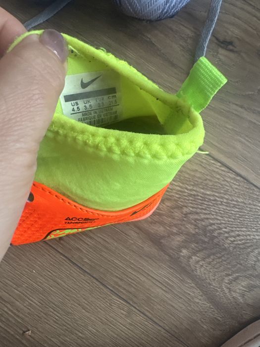 футбольные бутсы Nike