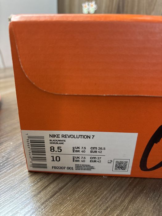 кроссовки Nike Revolution 7