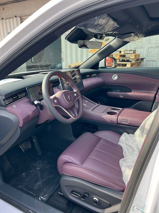 Voyah Free+ 2026 kuzov Oq kuzov Bardoviy salon