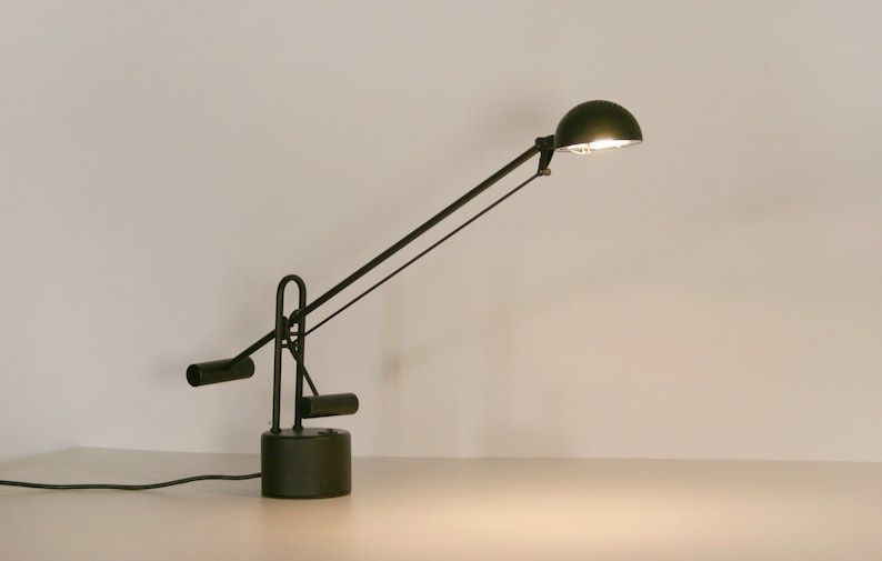 Lampă vintage anii ’80 – design modernist / industrial – piesă de cole