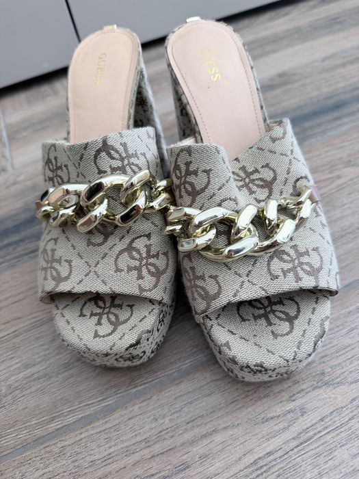 Чехли guess  размера става и за 39 номер