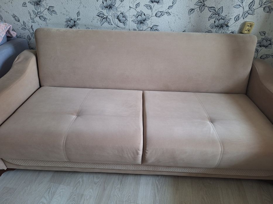Продается диван светло коричневого цвета