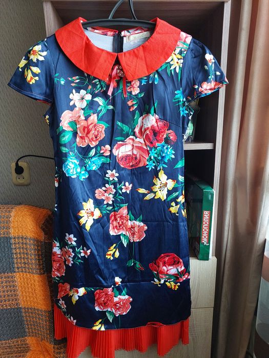 Продам платья. 3000