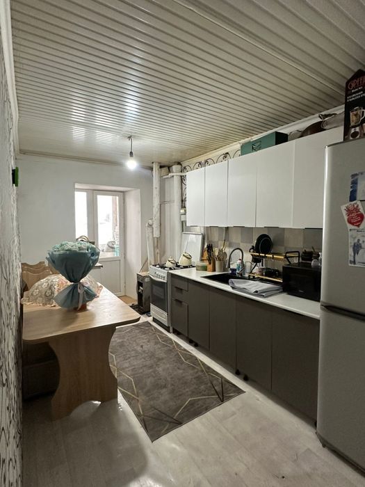 2 бөлмелі үй жақсы,жарық,жылы.