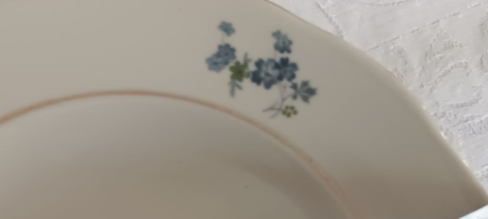 Стари порцеланови чинии