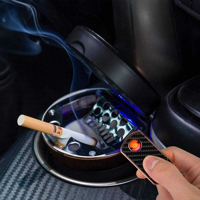 Пепелник за автомобил с вградена запалка и USB зареждане.