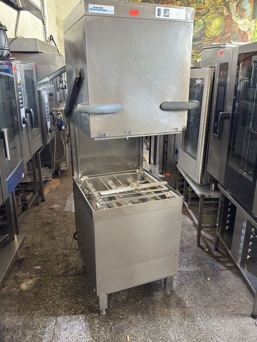 Конзолна  съдомиялна Winterhalter GS 502