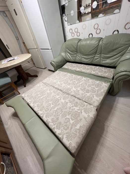 Кожаный диван срочно