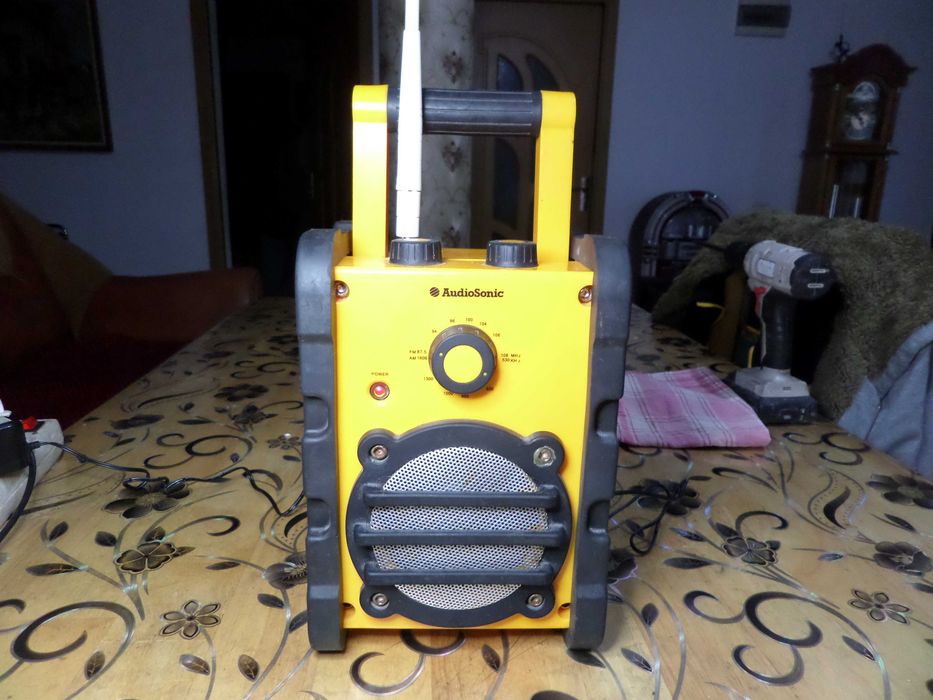 Radio santier AudioSonic la priza,pe baterii,rezistent foarte bun